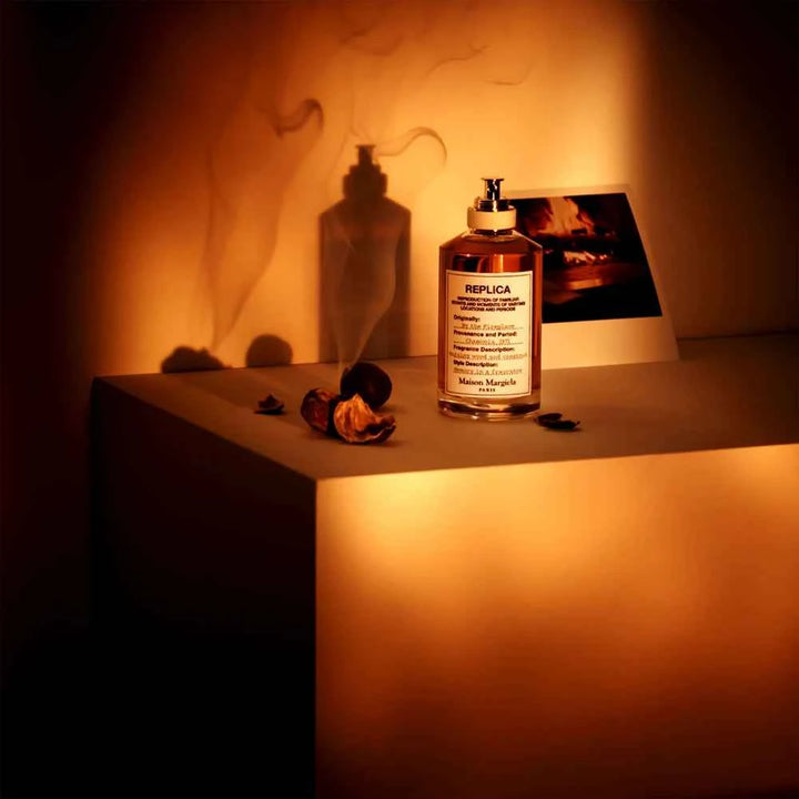 Maison Margiela Replica By the Fireplace – Chaleur Boisée & Souvenirs d’Hiver | Eau de Toilette 100 ml | ECONOW
